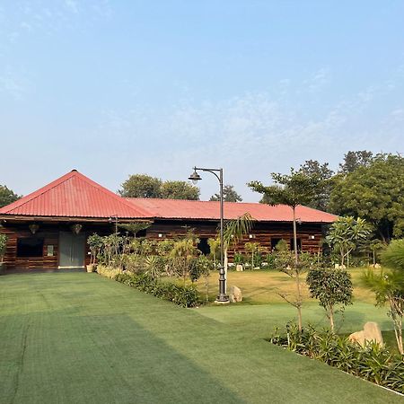 古尔冈The Green Wood Palace I Farm House I Wedding I Party I 87Oo2O5865别墅 外观 照片