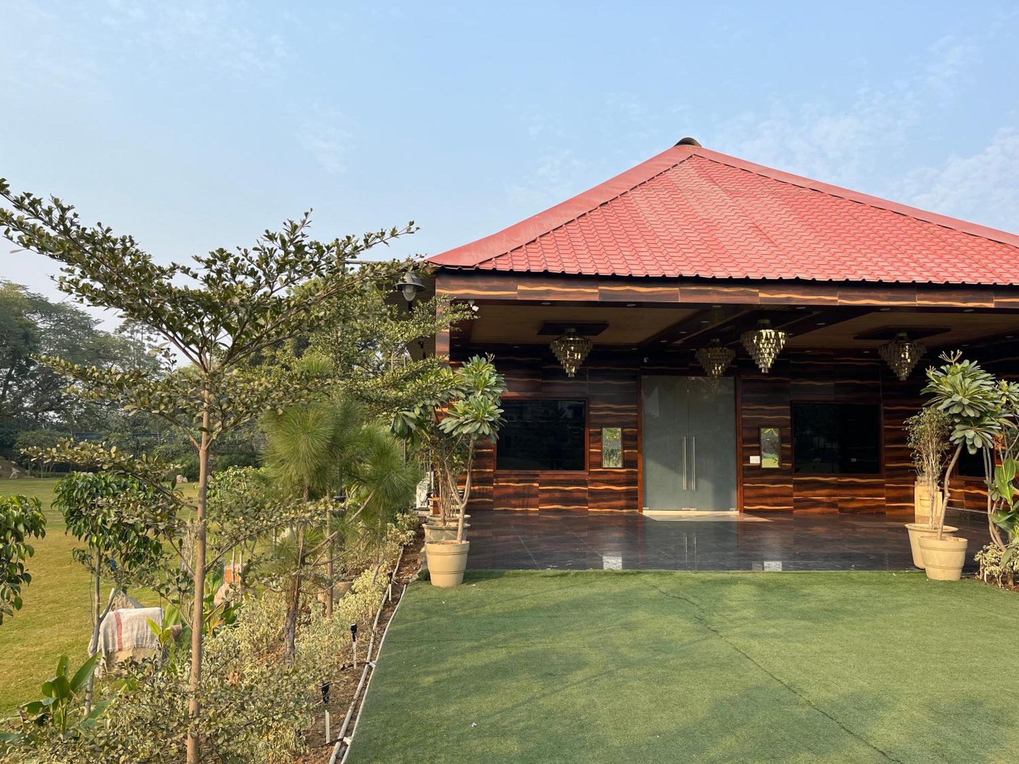 古尔冈The Green Wood Palace I Farm House I Wedding I Party I 87Oo2O5865别墅 外观 照片