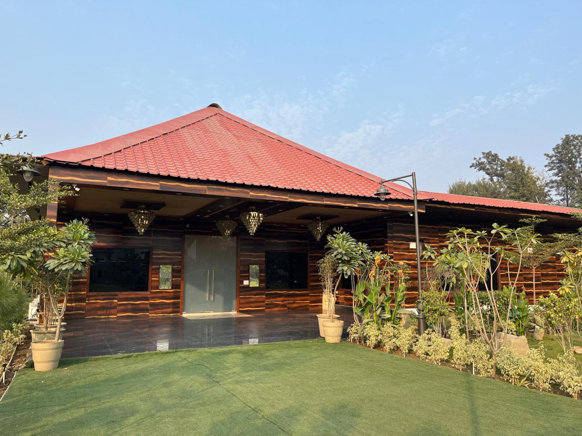 古尔冈The Green Wood Palace I Farm House I Wedding I Party I 87Oo2O5865别墅 外观 照片