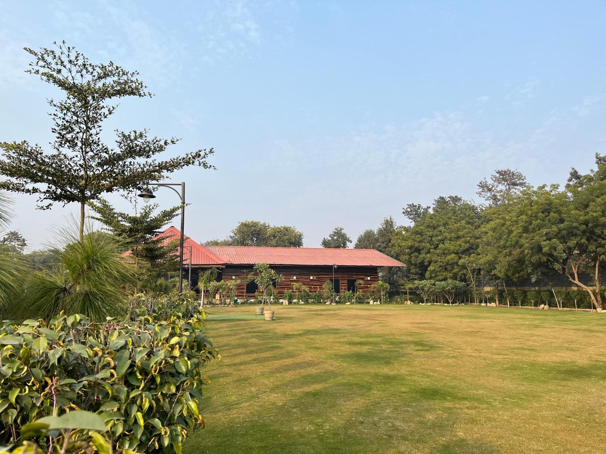 古尔冈The Green Wood Palace I Farm House I Wedding I Party I 87Oo2O5865别墅 外观 照片
